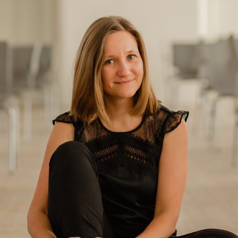 Kundin berichtet über Zusammenarbeit mit virtueller Assistentin Jessica Jentzsch